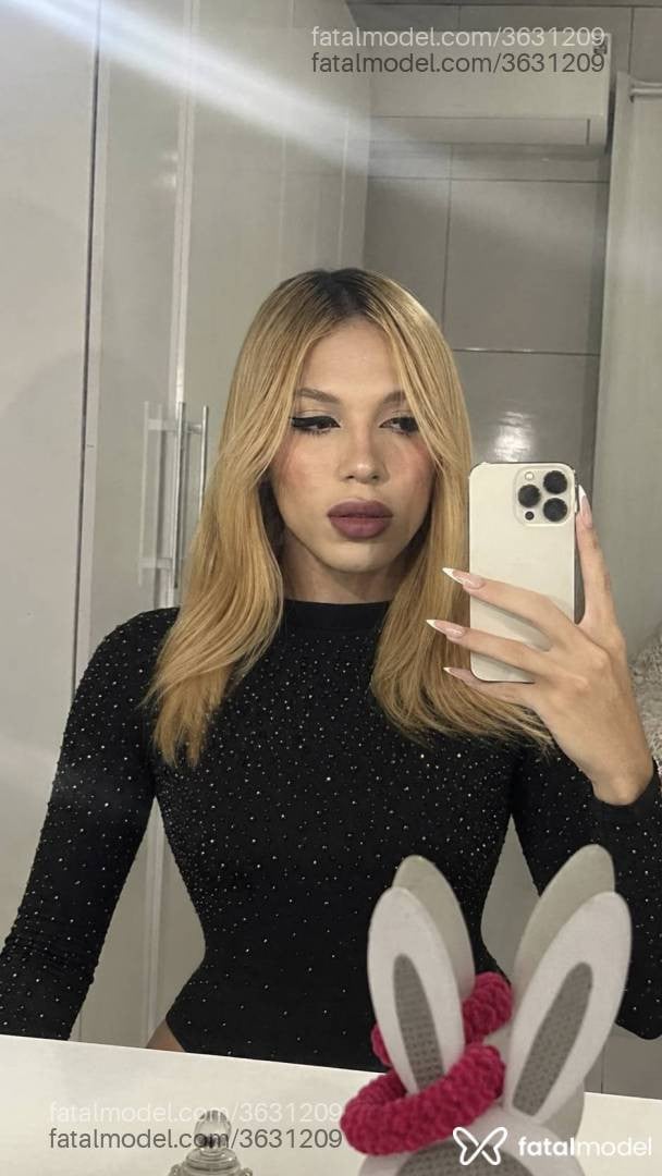 Acompanhante mulher trans loira (o) de olhos castanhos - Angel