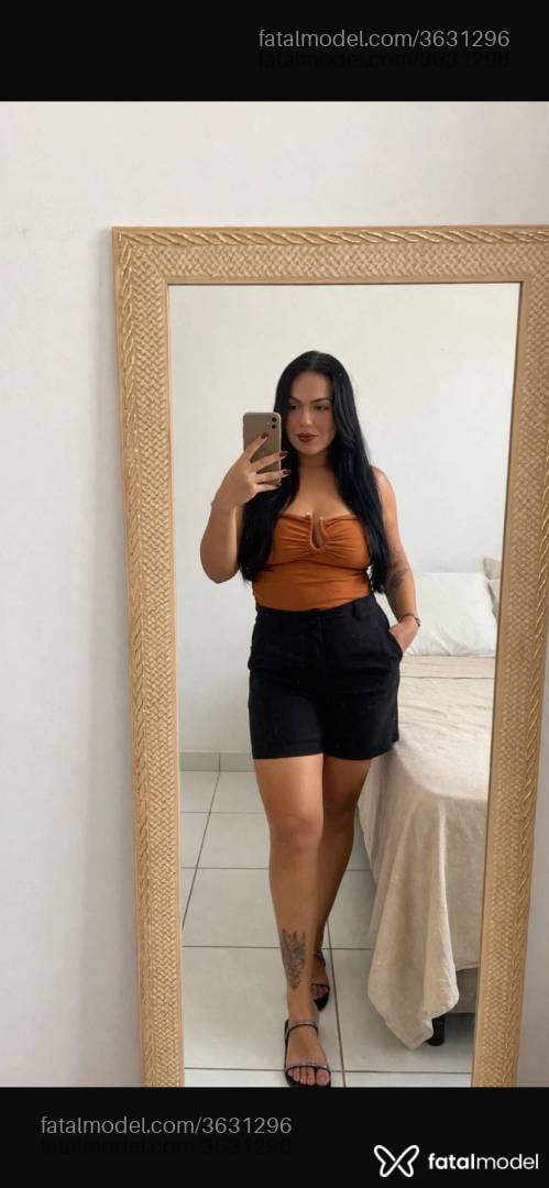 Acompanhante mulher morena (o) de olhos pretos - Clara