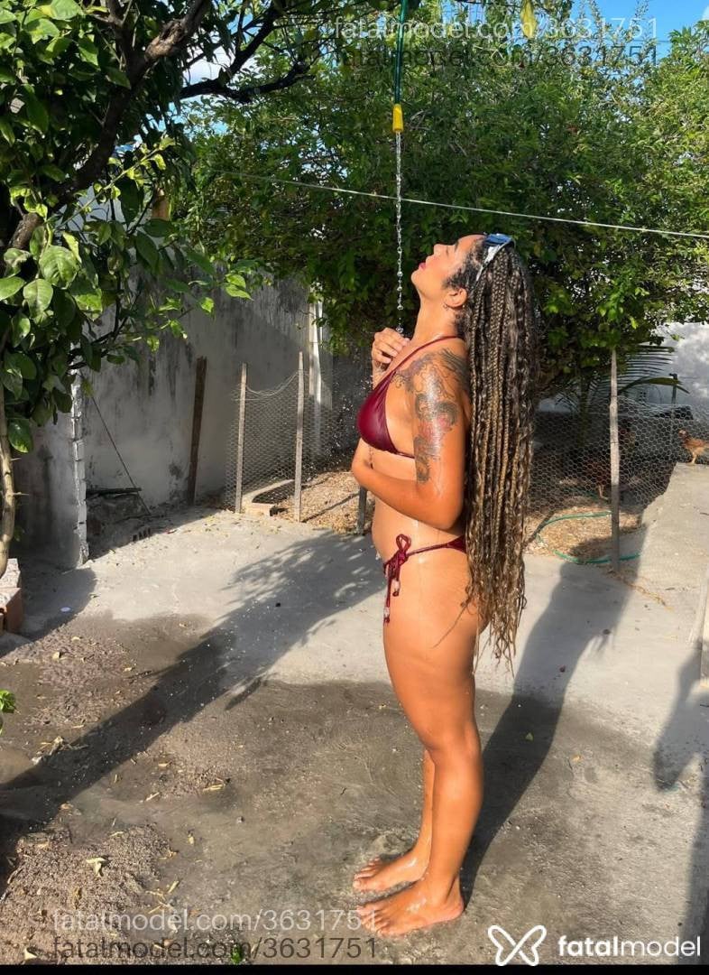 Acompanhante mulher morena (o) de olhos castanhos - Domina Peach