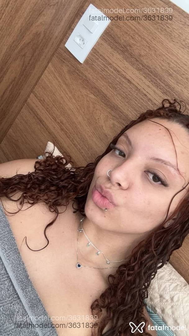 Acompanhante mulher ruiva (o) de olhos verdes - Bianca