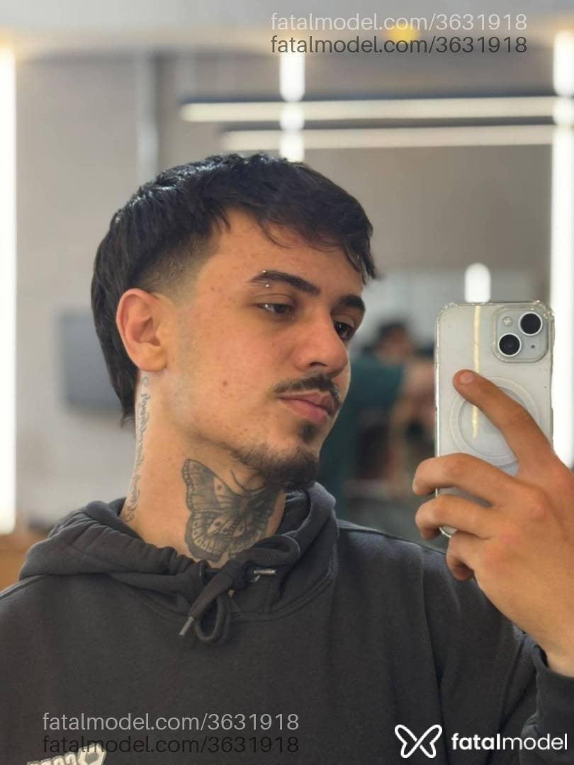 Acompanhante homem com cabelo castanho de olhos castanhos - Gomes