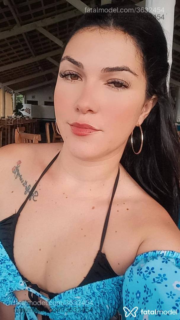 Acompanhante mulher morena (o) de olhos castanhos - Camila