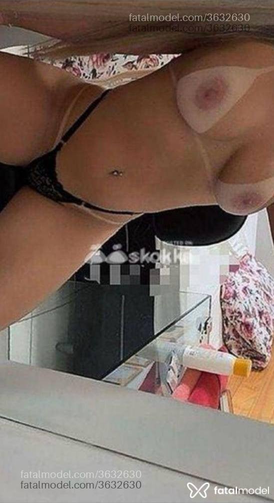 Acompanhante mulher loira (o) de olhos castanhos - Amanda