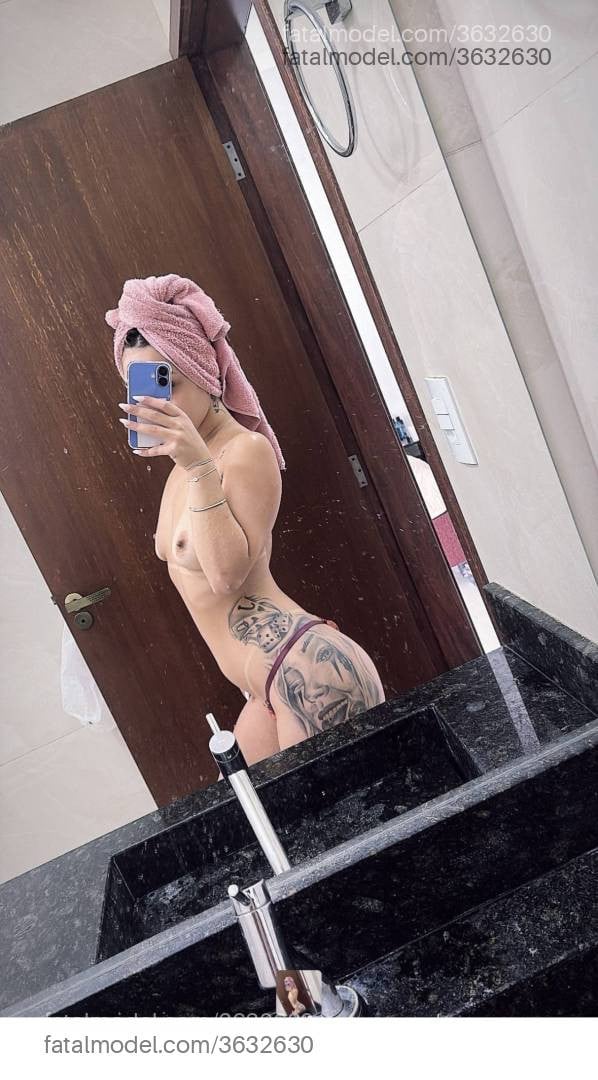 Acompanhante mulher loira (o) de olhos castanhos - Amanda