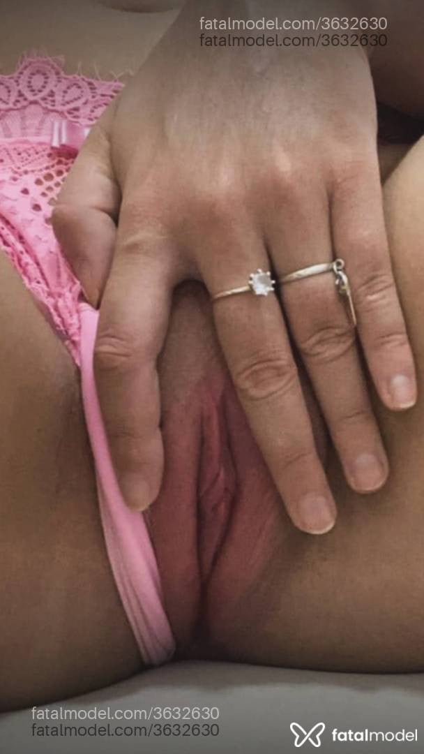 Acompanhante mulher loira (o) de olhos castanhos - Amanda