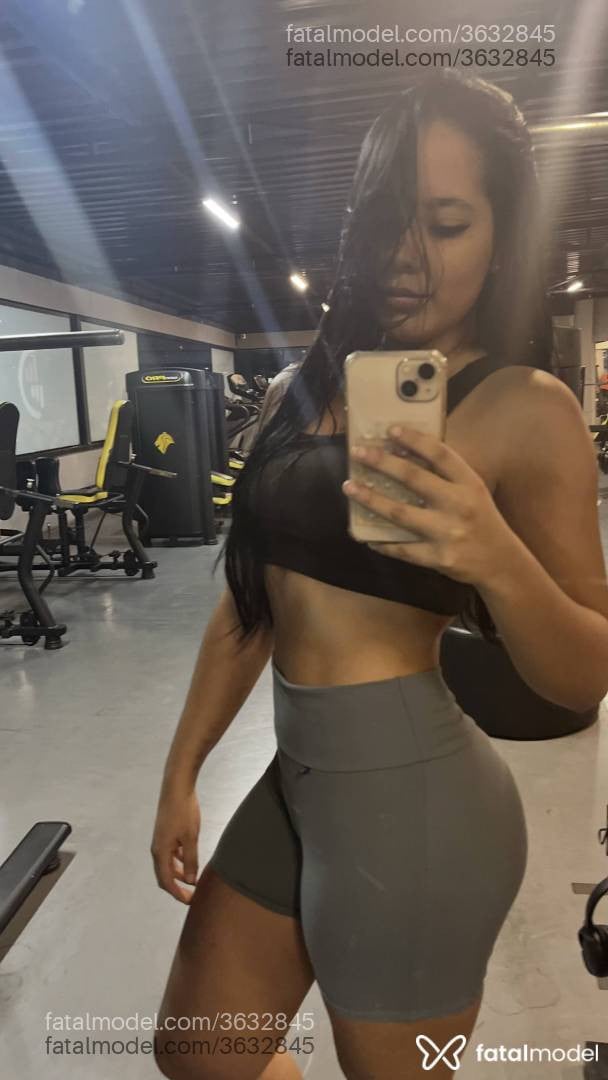 Acompanhante mulher morena (o) de olhos pretos - Cass