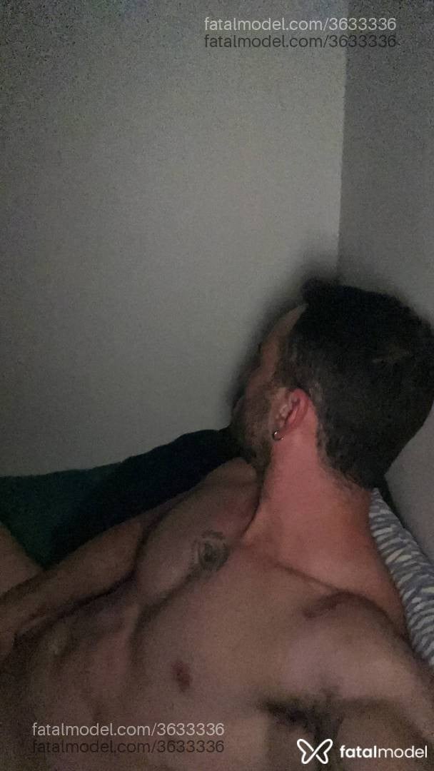 Acompanhante homem com cabelo castanho de olhos mel - Brusm