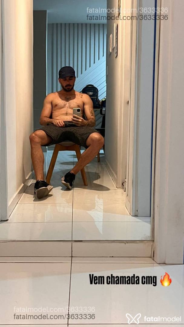 Acompanhante homem com cabelo castanho de olhos mel - Brusm