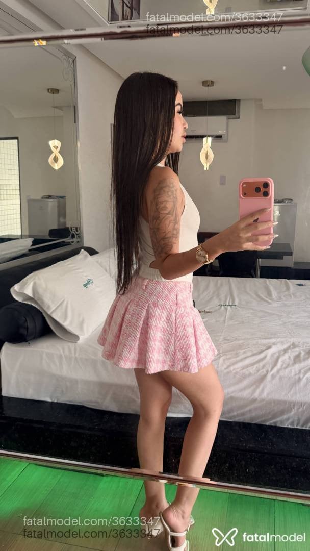 Acompanhante mulher com cabelo castanho de olhos castanhos - Bonequinhaa Bratz