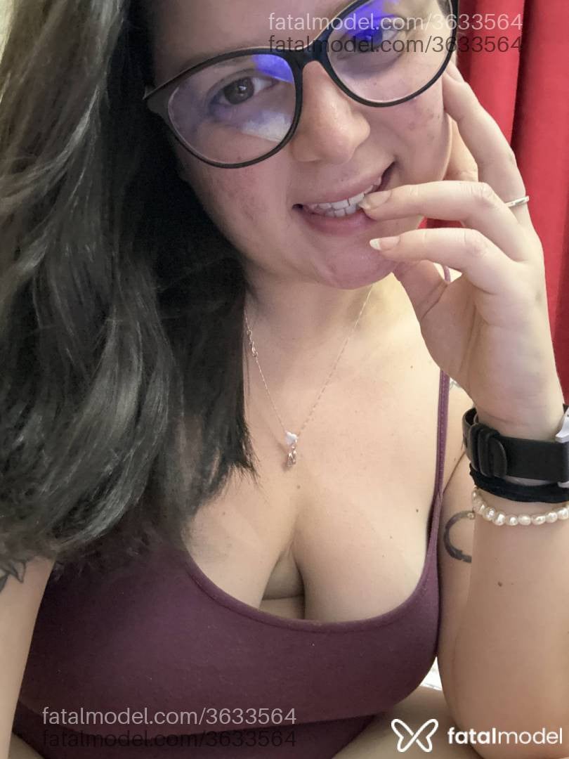 Acompanhante mulher morena (o) de olhos mel - Estrela