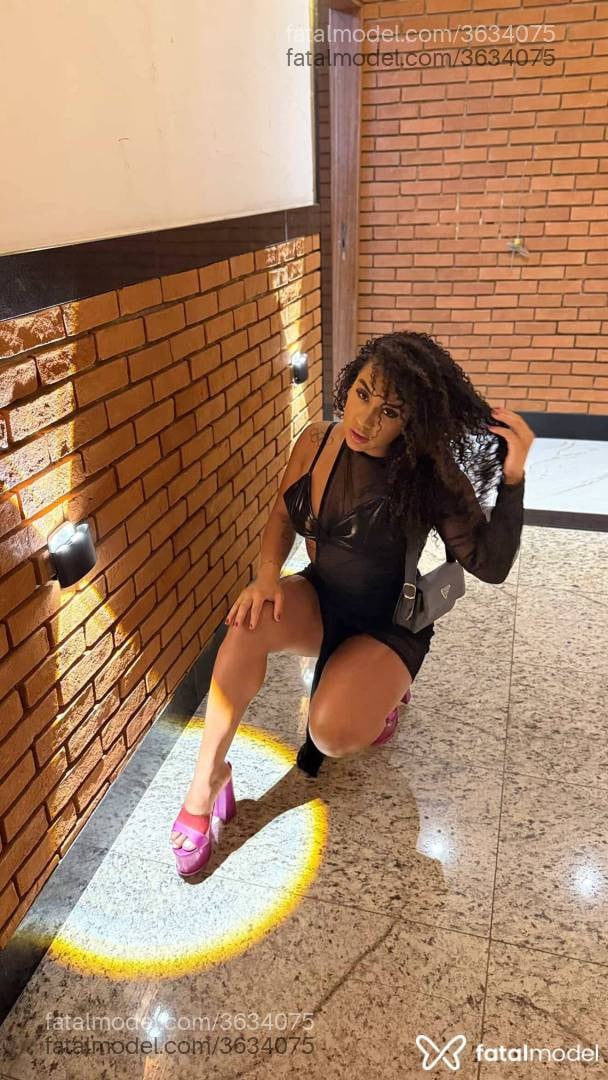 Acompanhante mulher morena (o) de olhos castanhos - Yasmin