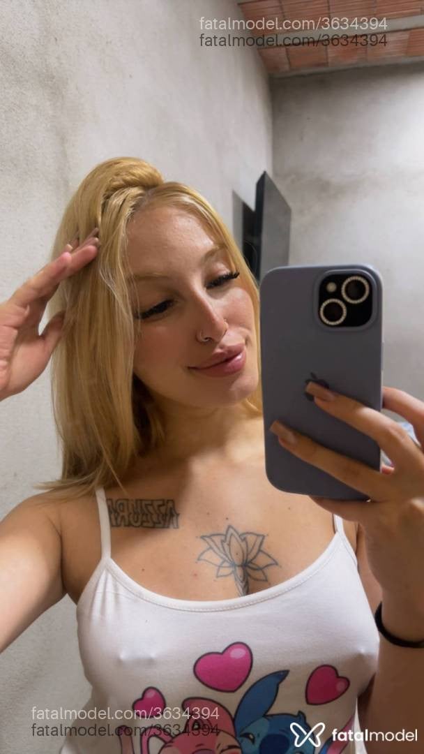 Acompanhante mulher loira (o) de olhos castanhos - Laura