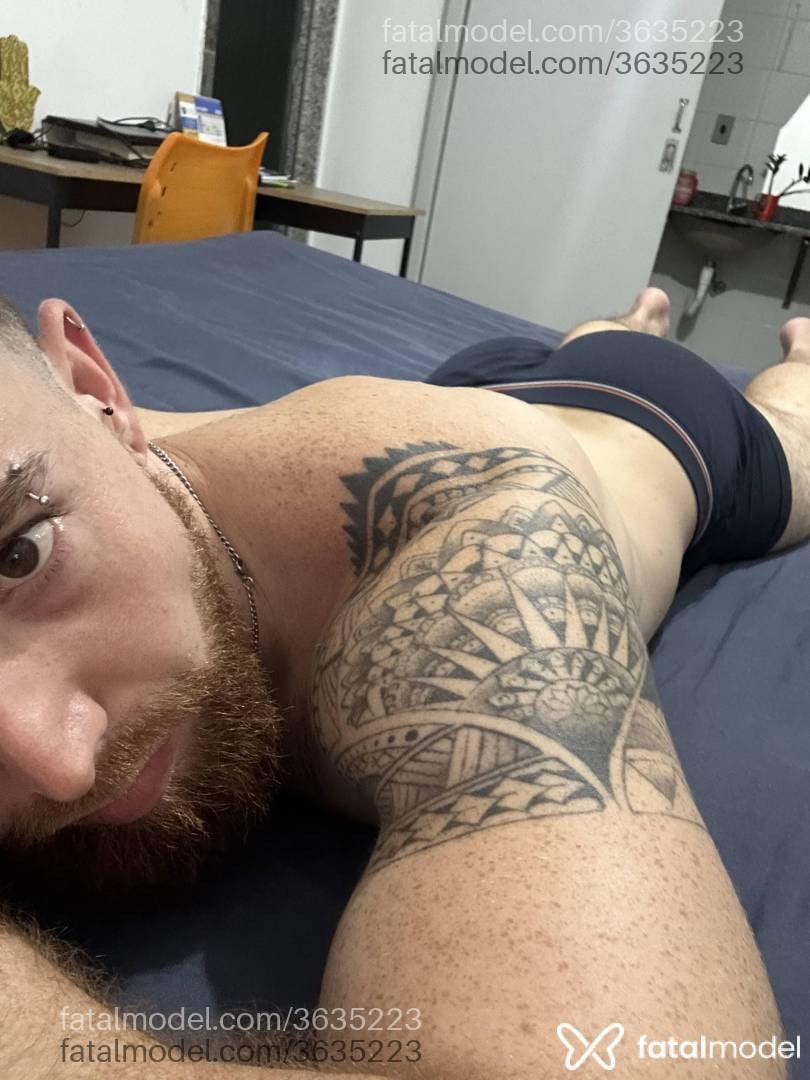 Acompanhante homem ruiva (o) de olhos mel - Henrique