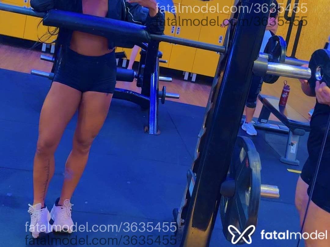 Acompanhante mulher morena (o) de olhos pretos - Tifanny