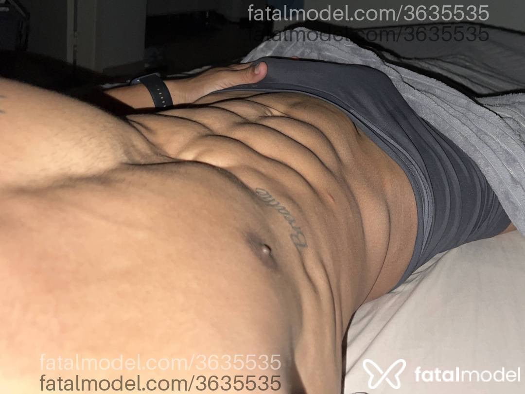 Acompanhante homem morena (o) de olhos pretos - Henrique