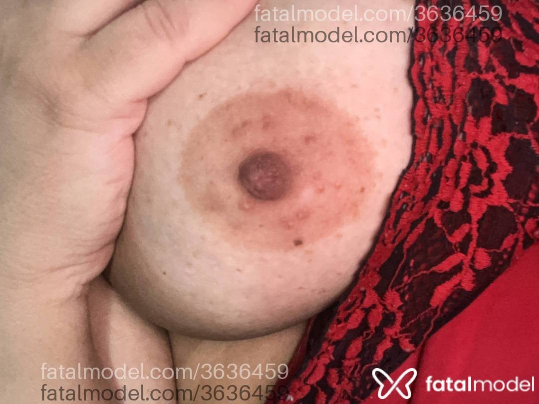 Acompanhante mulher com cabelo castanho de olhos castanhos - Júlia