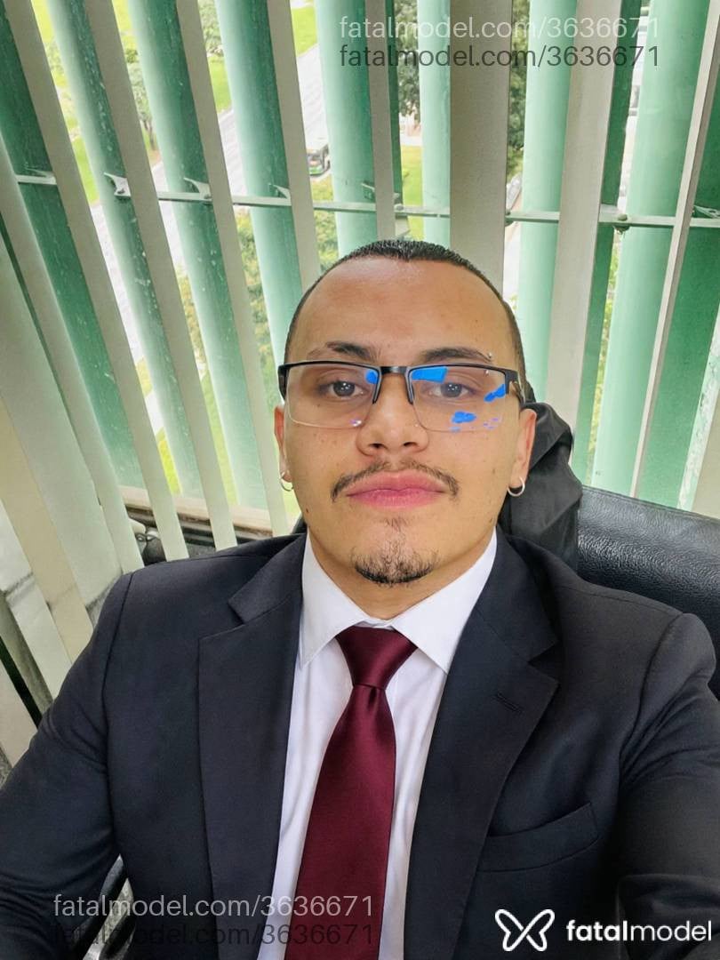 Acompanhante homem com cabelo castanho de olhos castanhos - Deyvid Moura