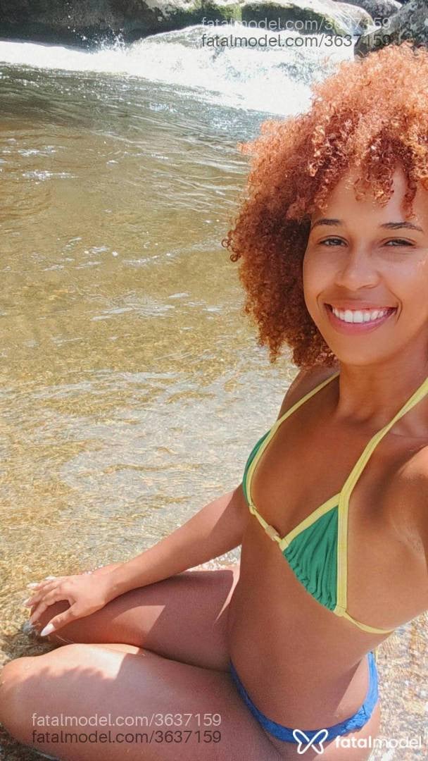 Acompanhante mulher morena (o) de olhos castanhos - Ester