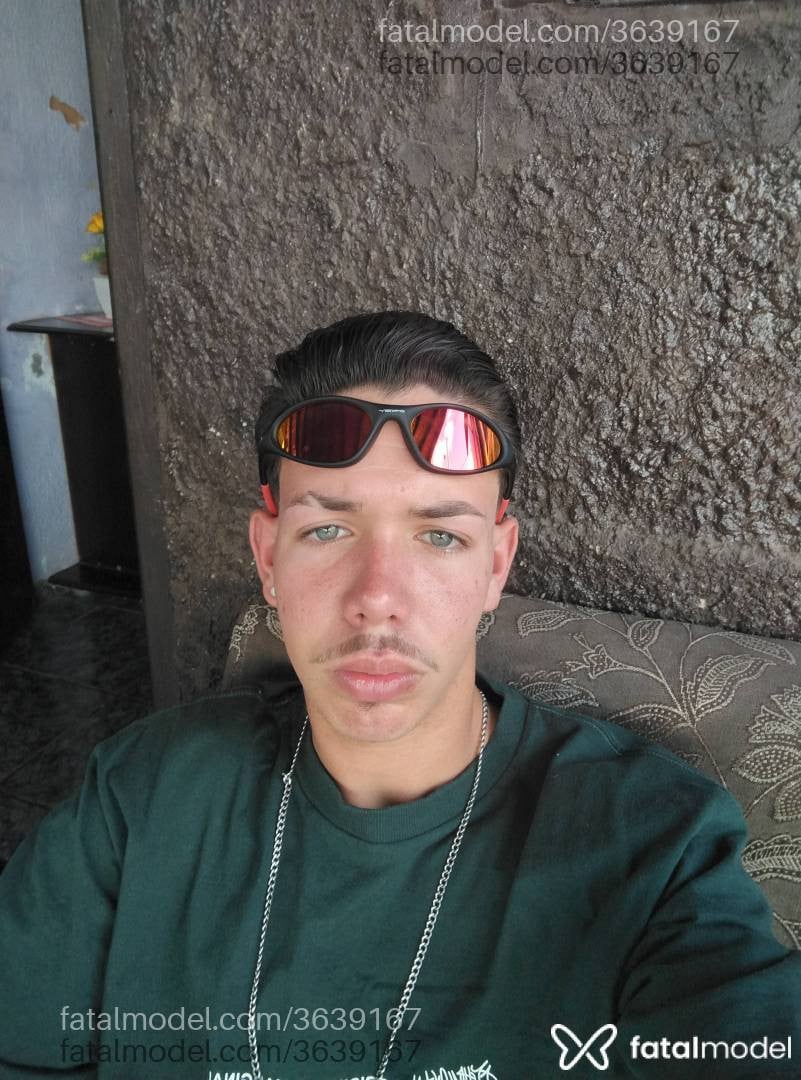 Acompanhante homem morena (o) de olhos verdes - Napolitano