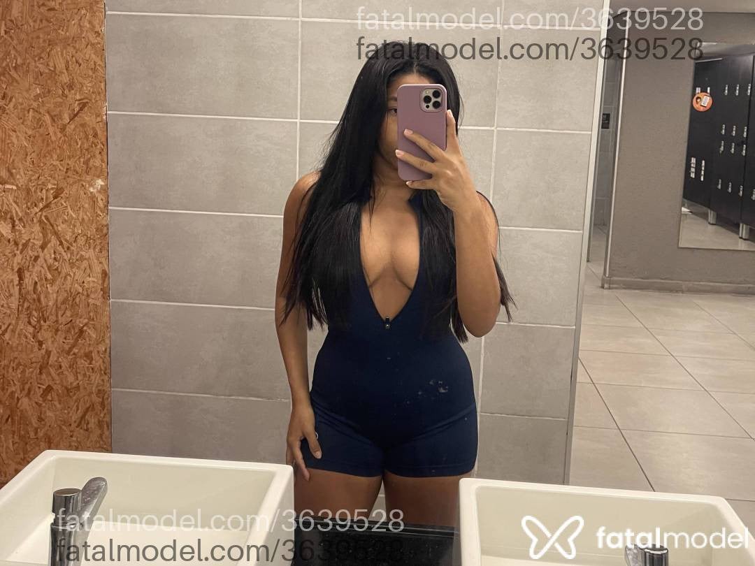 Acompanhante mulher morena (o) de olhos pretos - Lozeiro
