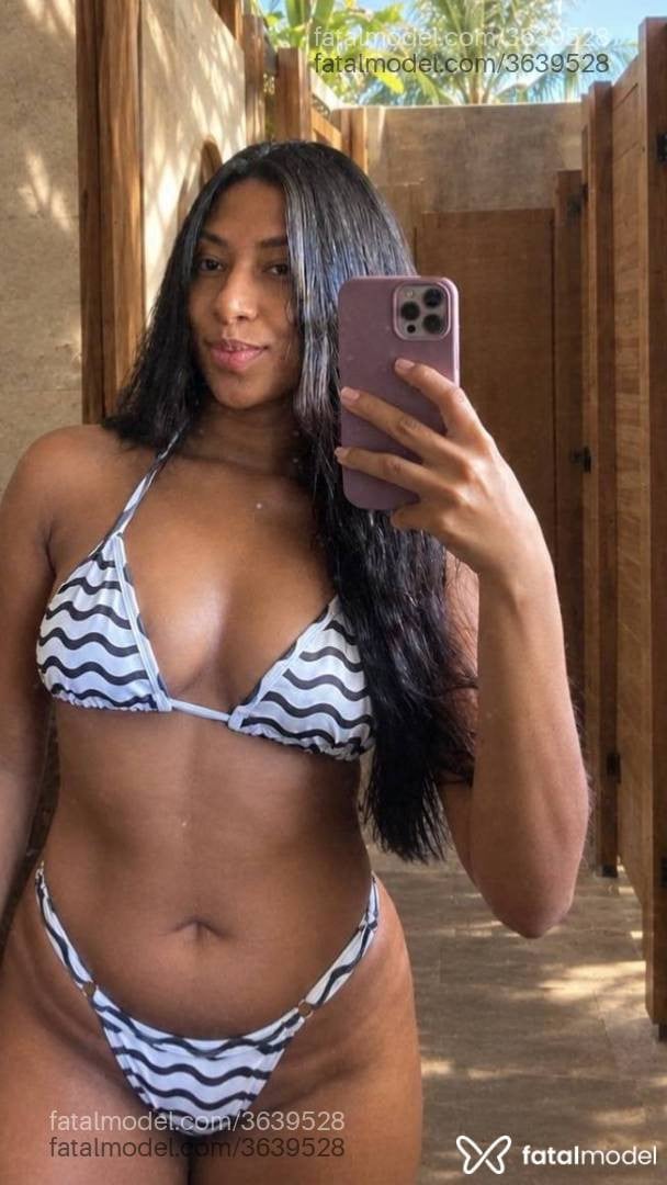 Acompanhante mulher morena (o) de olhos pretos - Lozeiro
