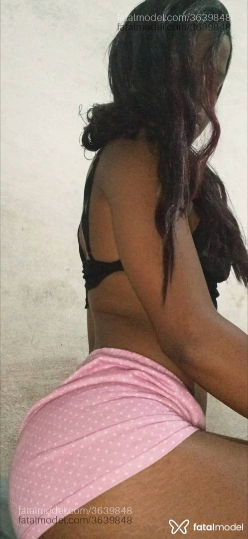 Acompanhante mulher com cabelo colorido de olhos castanhos - Kallync