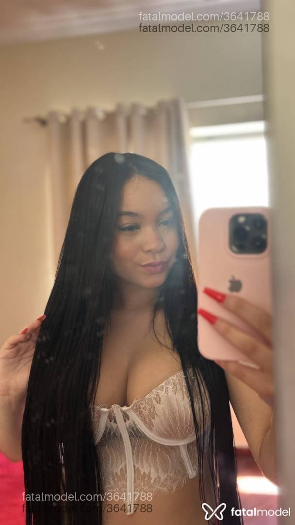 Acompanhante mulher morena (o) de olhos pretos - Lavínia