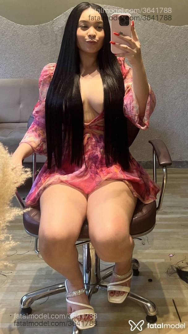Acompanhante mulher morena (o) de olhos pretos - Lavínia