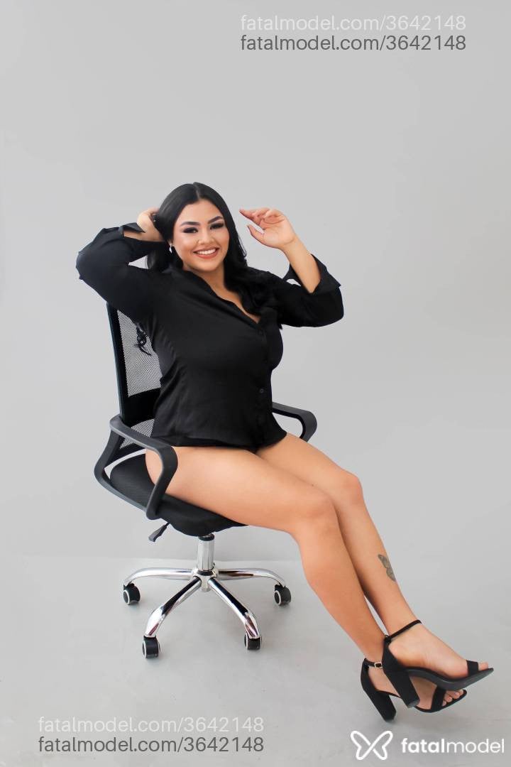 Acompanhante mulher morena (o) de olhos pretos - Manuzinha