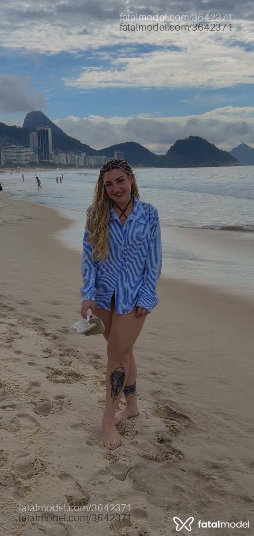 Acompanhante mulher loira (o) de olhos castanhos - Luana