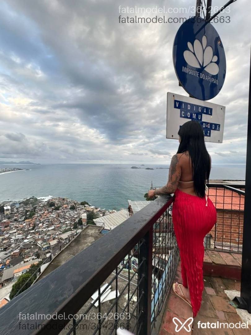 Acompanhante mulher morena (o) de olhos castanhos - Laura Lins