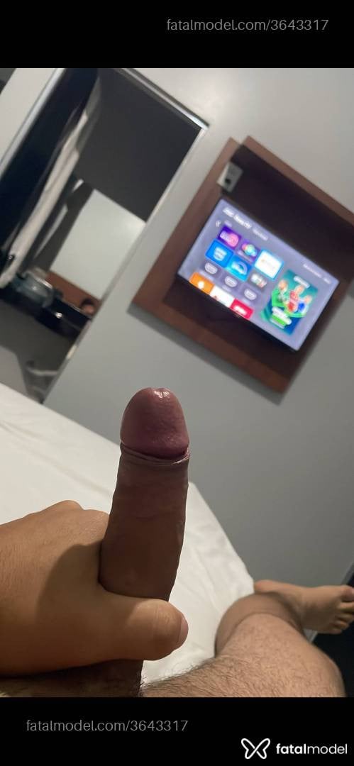 Acompanhante homem com cabelo castanho de olhos castanhos - Kavibe