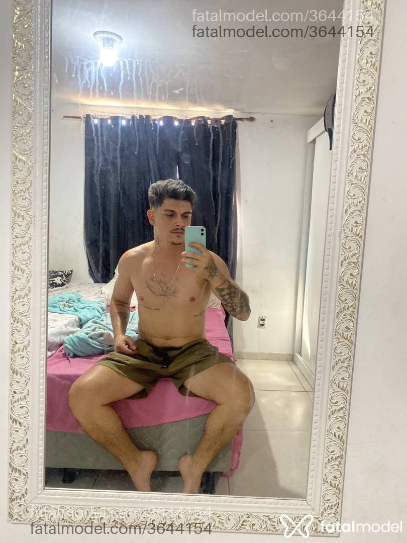 Acompanhante homem morena (o) de olhos pretos - Thomas