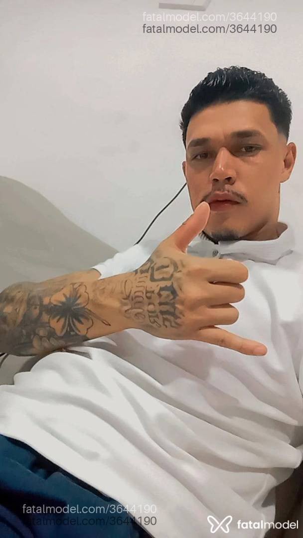Acompanhante homem morena (o) de olhos castanhos - Jhony