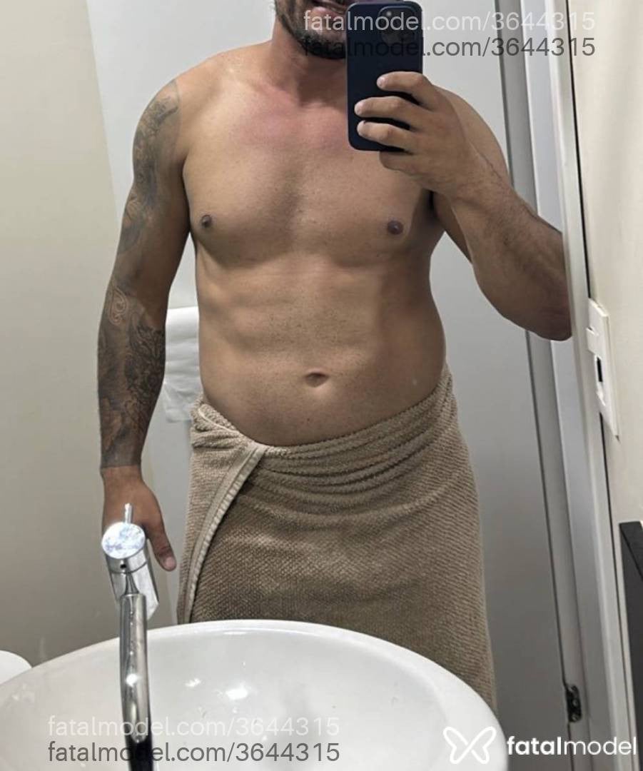 Acompanhante homem com cabelo castanho de olhos castanhos - Renan