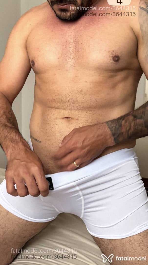 Acompanhante homem com cabelo castanho de olhos castanhos - Renan