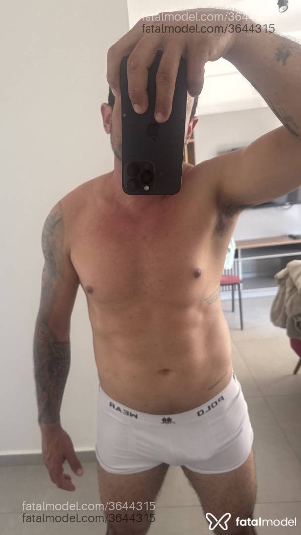 Acompanhante homem com cabelo castanho de olhos castanhos - Renan