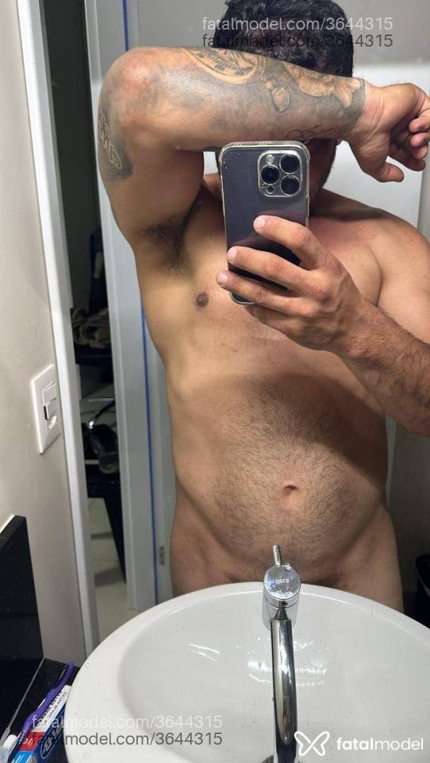 Acompanhante homem com cabelo castanho de olhos castanhos - Renan