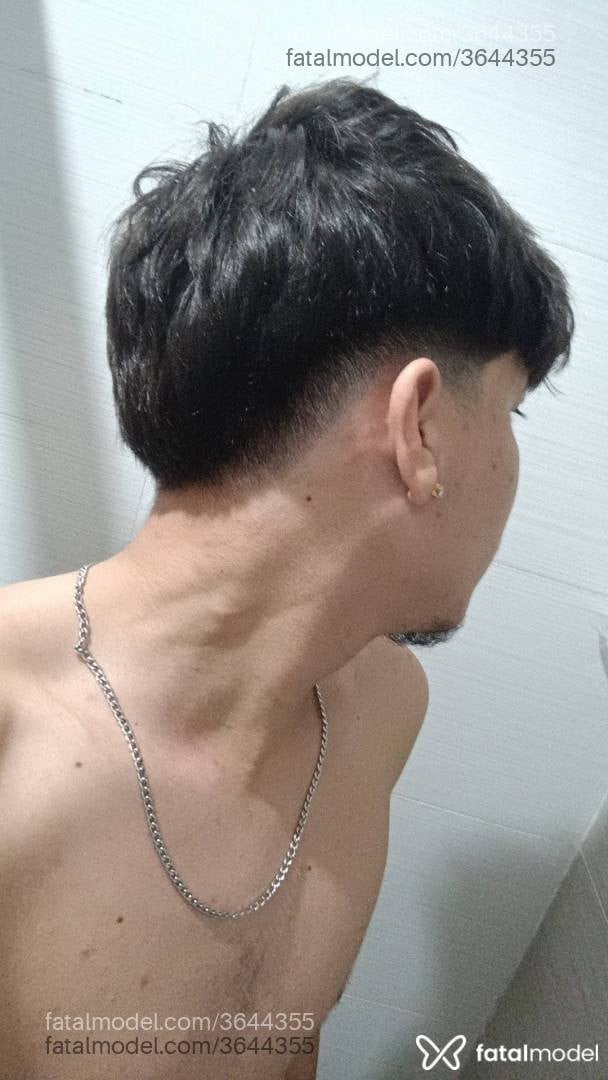 Acompanhante homem com cabelo castanho de olhos castanhos - Yazak