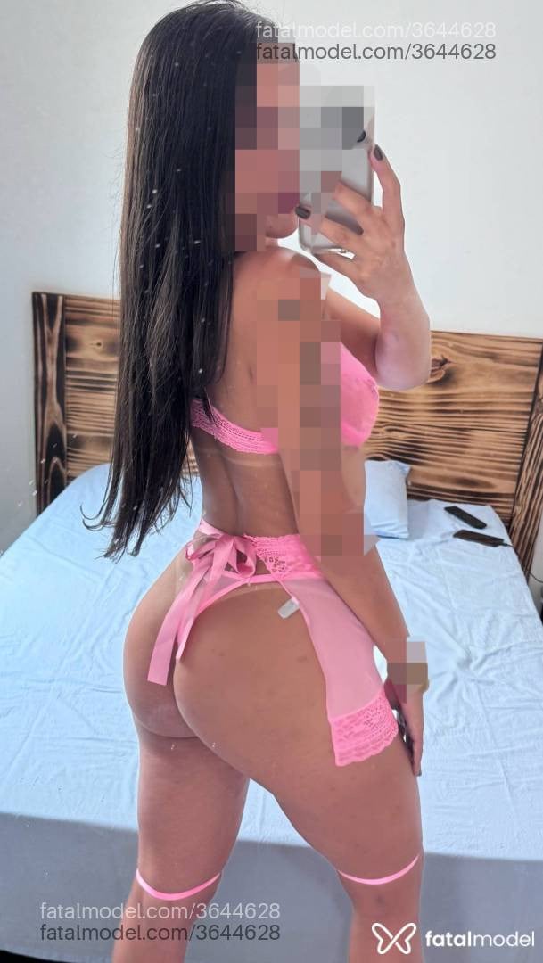 Acompanhante mulher com cabelo castanho de olhos castanhos - Vick Lacerda