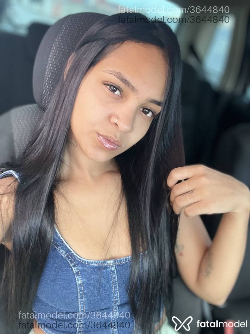 Acompanhante mulher com cabelo castanho de olhos castanhos - Jhenifer Geovana