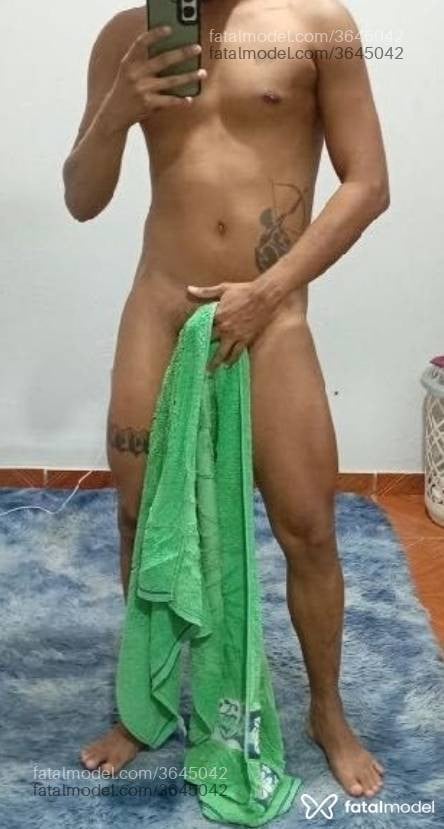 Acompanhante homem com cabelo castanho de olhos castanhos - Yogo Victoriny
