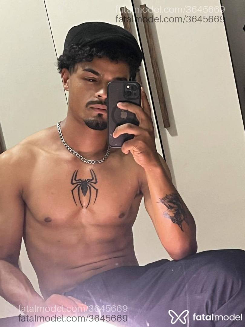 Acompanhante homem morena (o) de olhos pretos - Douglas