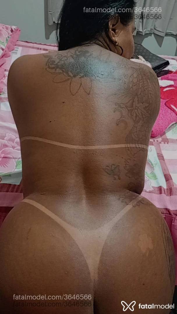 Acompanhante mulher morena (o) de olhos pretos - Letícia