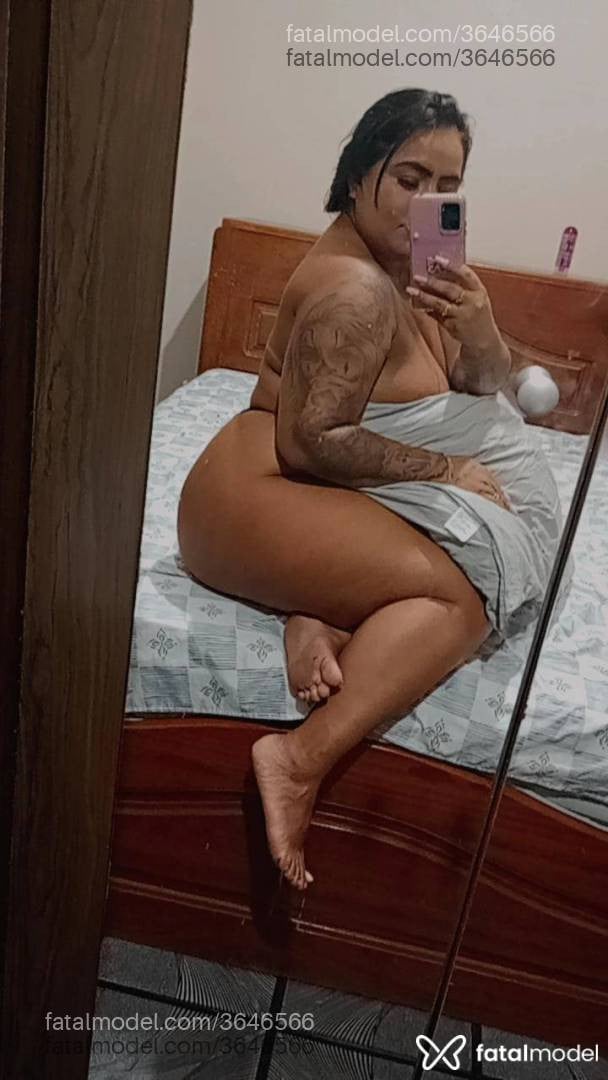 Acompanhante mulher morena (o) de olhos pretos - Letícia