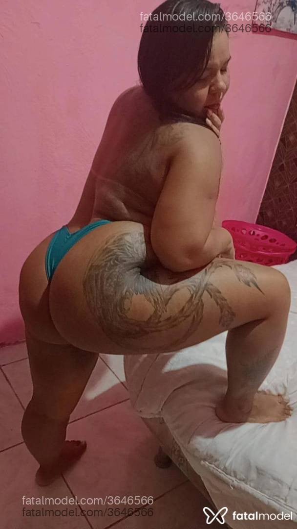 Acompanhante mulher morena (o) de olhos pretos - Letícia