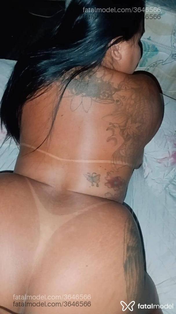 Acompanhante mulher morena (o) de olhos pretos - Letícia