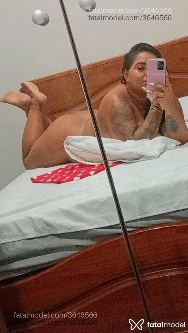 Acompanhante mulher morena (o) de olhos pretos - Letícia