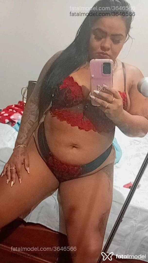 Acompanhante mulher morena (o) de olhos pretos - Letícia