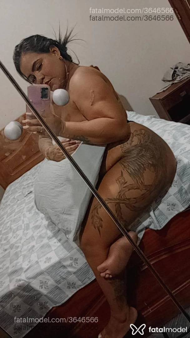 Acompanhante mulher morena (o) de olhos pretos - Letícia